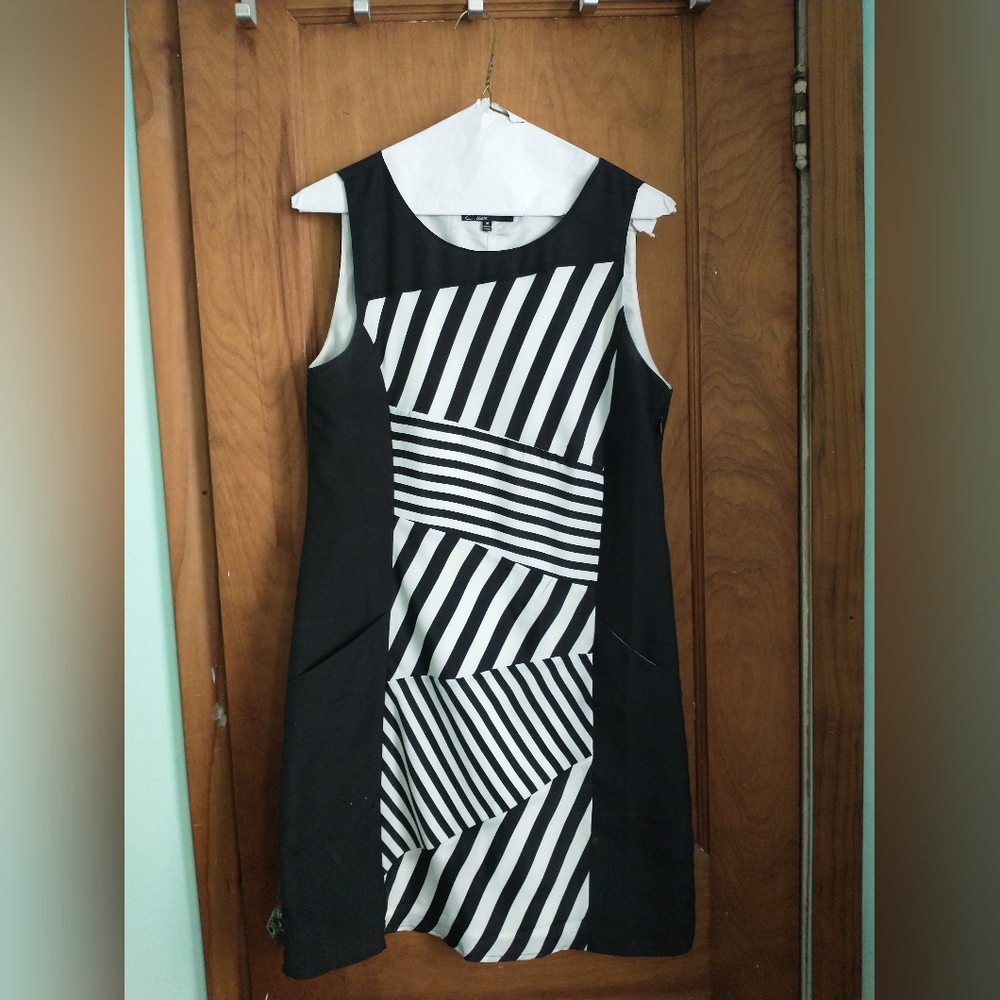 Modcloth black and white color block shift dress
